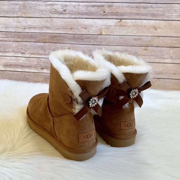 UGG Chestnut Mini Bailey Brooch Boots - Picture 6 of 8